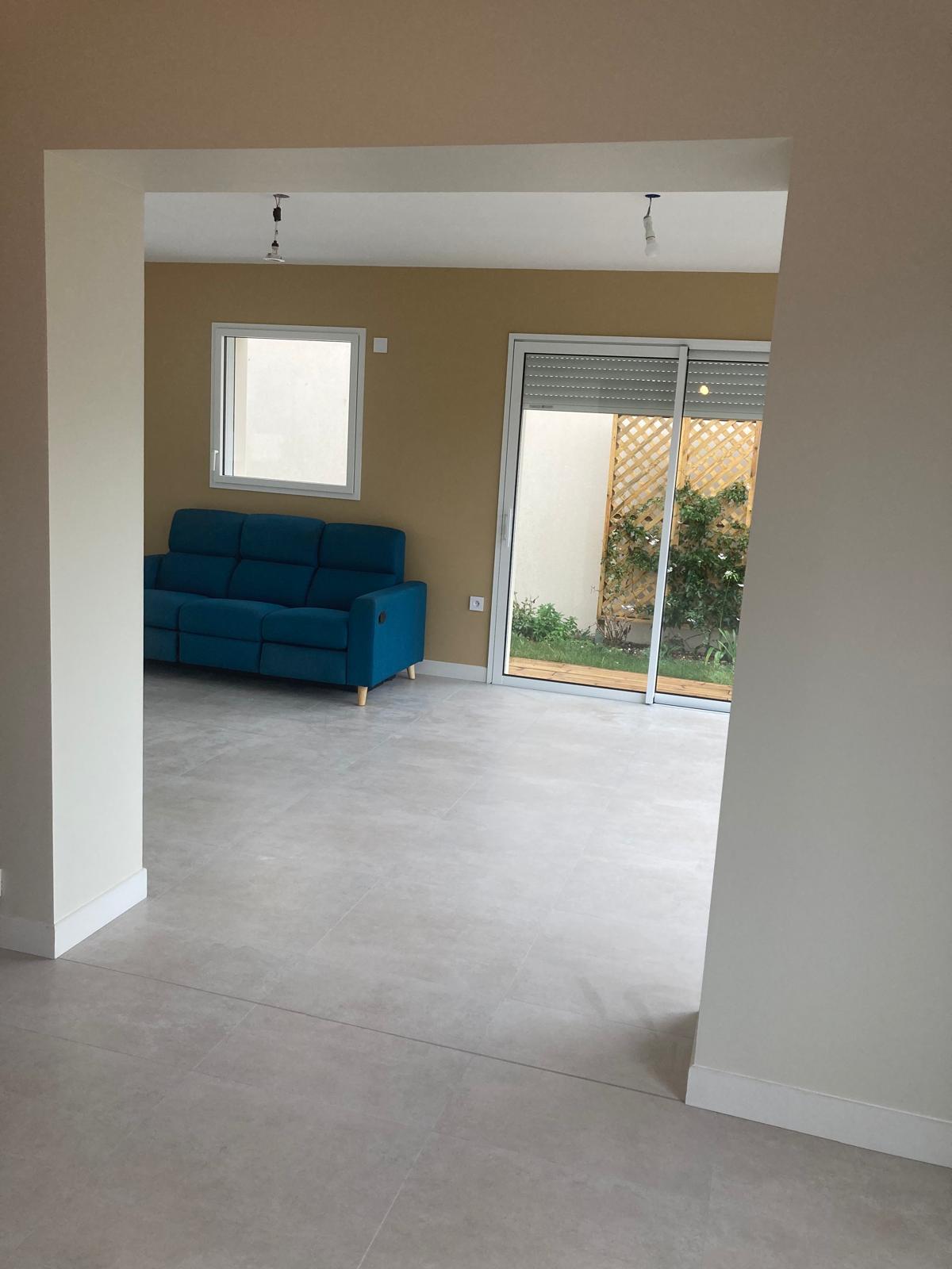 Peinture et rénovation d’un salon-séjour à Sarzeau (56370)